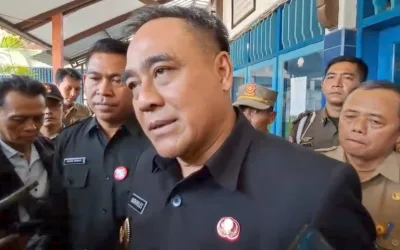 Plt Bupati Nurkholes 2