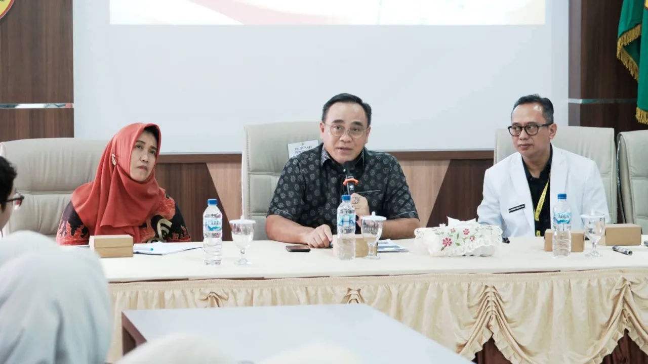 Plt Bupat Nurkholes